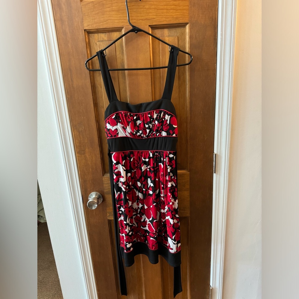 Red, black, and white patterned juniors dress.